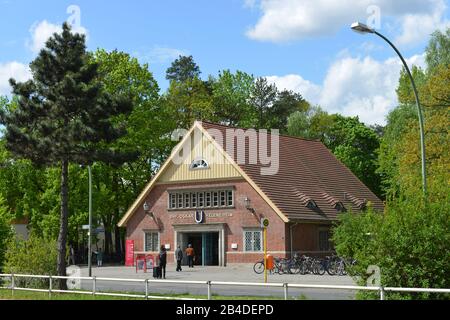 U-Bahnhof Oskar-Helene-Heim, Clayallee, Dahlem, Berlin, Deutschland Banque D'Images