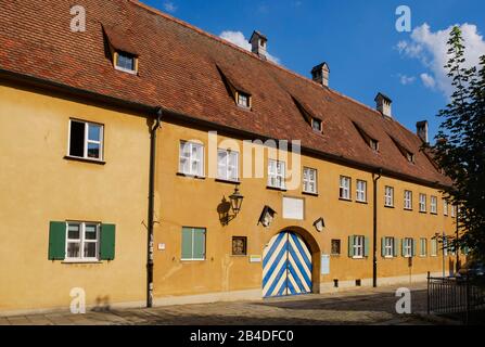 Fuggerei, façade extérieure Am Sparrenlech, jakofervorstadt, Augsbourg, Swabia, Bavière, Allemagne Banque D'Images