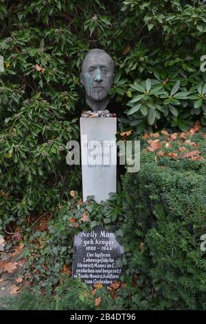 Grab, Heinrich Mann, Dorotheenstaedtischer Friedhof, Chaussestrasse, Mitte, Berlin, Deutschland / Dorotheenstädtischer Banque D'Images