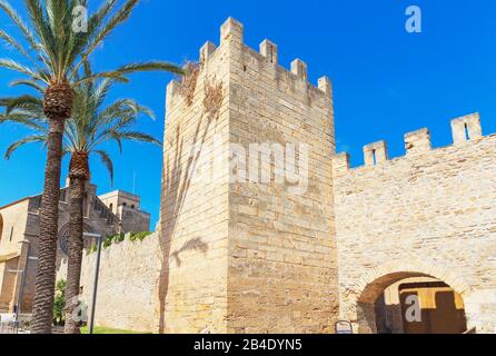 Les murs médiévaux d'Alcudia, Alcudia, Majorque, Iles Baléares, Espagne, Europe Banque D'Images