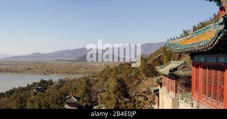 Vue sur le lac Kunming depuis Fragrance Hill, le palais d'été, Beijing, Chine Banque D'Images