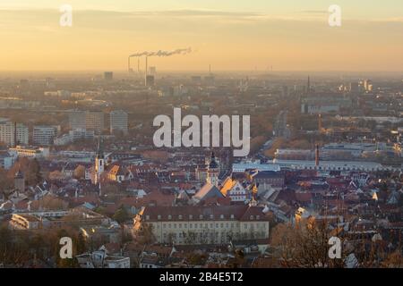 Allemagne, Bade-Wurtemberg, Karlsruhe, vue du Karlsruher Hausberg, le Turmberg, jusqu'au quartier de Durlach. Banque D'Images