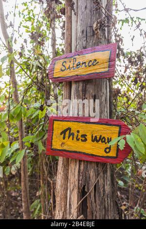 Laos, Sainyabuli, Elephant conservation Center, signes, de cette façon Banque D'Images