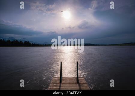 Sunset, Hopfensee, Hopfen Am See, Près De Fussen, Ostallgaeu, Allgaeu, Bavière, Allemagne, Europe Banque D'Images