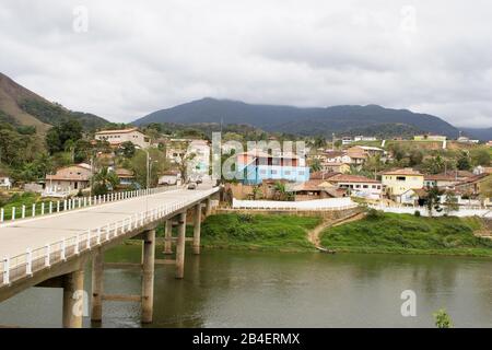 Ribeira River D'Iguape, Ville, Iporanga, São Paulo, Brésil Banque D'Images