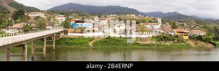 Ribeira River D'Iguape, Ville, Iporanga, São Paulo, Brésil Banque D'Images