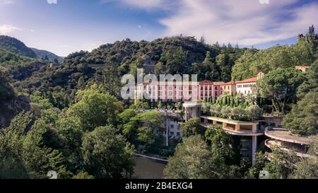 Le Grand Hôtel Aux Thermes, Molitg Les Bains. Seit dem XI Jahrhundert bekannt. Im XIX Jahrhundert wurde der Hotel erbaut. Liegt an den Gorges de la Banque D'Images