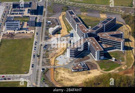 Vue aérienne du nouveau siège social d'AMPRION dans la zone industrielle, parc d'affaires PHOENIX-West à Dortmund dans la région de la Ruhr dans l'État fédéral Rhénanie-du-Nord-Westphalie, Allemagne. Banque D'Images