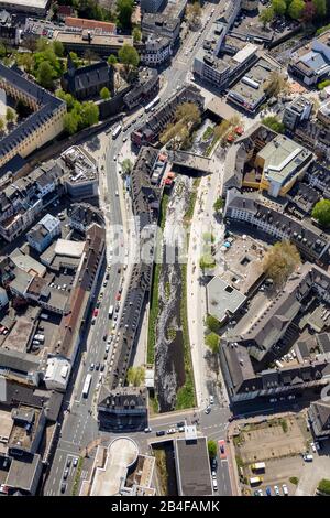 Vue aérienne du Siegufer sur la rivière Sieg, rue des frères Busch à Siegen, en Siegerland, en Rhénanie-du-Nord-Westphalie, Allemagne. Banque D'Images