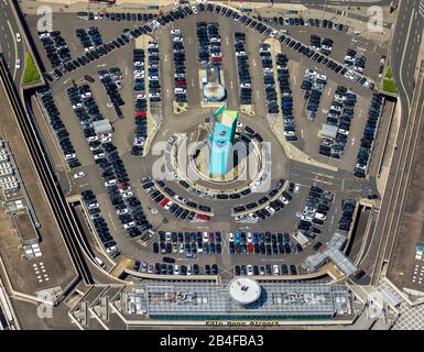 Vue aérienne de l'aéroport Cologne / Bonn 'Konrad Adenauer', aéroport international dans le sud-est de la ville de Cologne-Gragel et, dans une petite mesure, dans la région de Troisdorf à Cologne dans la Rhénanie dans l'état fédéral de Rhénanie-du-Nord-Westphalie, Allemagne, Rhénanie, Europe, bâtiment des arrivées, station de taxi à l'aéroport Banque D'Images