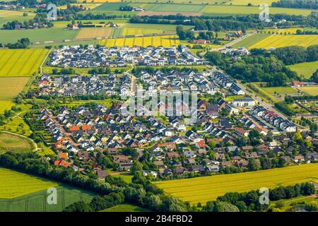 Vue aérienne des nouvelles zones de développement de l'Ardeyweg à Soest dans le Soester Börde, dans l'état fédéral de Rhénanie-du-Nord-Westphalie en Allemagne, Soester Börde, Europe, Banque D'Images