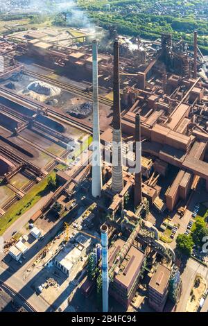 Vue aérienne de ThyssenKrupp steelworks Schwelgern et cokking usine Schwelgern dans Marxloh sur le Rhin à Duisburg dans la région de la Ruhr dans l'état de Rhénanie-du-Nord-Westphalie en Allemagne. Banque D'Images