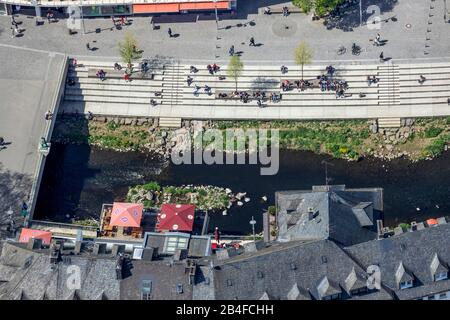 Vue aérienne du Siegufer sur la rivière Sieg, Siegen sur de nouvelles rives, Brüder-Busch-Strasse à Siegen, dans Siegerland, en Rhénanie-du-Nord-Westphalie, Allemagne Banque D'Images