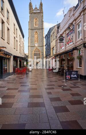 Église Saint-Jean-Baptiste au bout de Church Street, Cardiff, Pays de Galles du Sud Banque D'Images