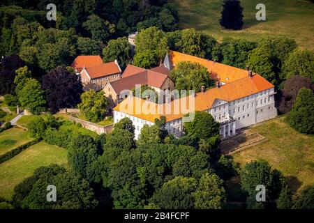 Vue aérienne du château de Cappenberg avec la collégiale catholique de Selm dans la région de la Ruhr dans l'État fédéral Rhénanie-du-Nord-Westphalie en Allemagne, Selm, région de la Ruhr, Rhénanie-du-Nord-Westphalie, Allemagne, Banque D'Images