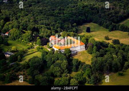 Vue aérienne du château de Cappenberg avec la collégiale catholique de Selm dans la région de la Ruhr dans l'État fédéral Rhénanie-du-Nord-Westphalie en Allemagne, Selm, région de la Ruhr, Rhénanie-du-Nord-Westphalie, Allemagne, Banque D'Images