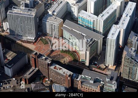 Vue aérienne de Dearmans Place, Salford, Manchester, Royaume-Uni Banque D'Images