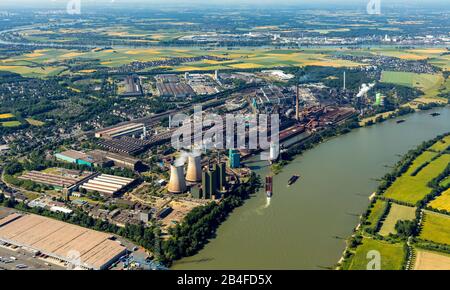 Vue aérienne des aciéries Hüttenwerke Krupp Mannesmann GmbH HKM à Hüttenheim sur le Rhin avec la cokeuse usine Hüttenheim à Duisburg dans la région de Ruhr dans l'État fédéral Rhénanie-du-Nord-Westphalie en Allemagne, Banque D'Images