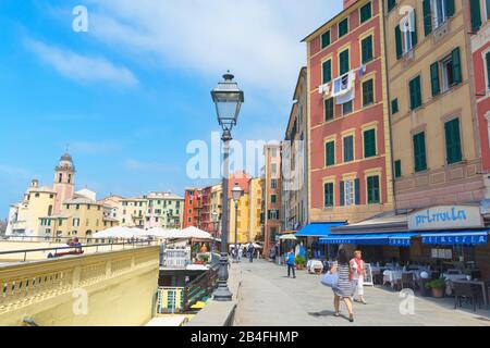 Le pittoresque village de pêcheurs de Camogli, Gênes, Ligurie, Italie, Europe Banque D'Images