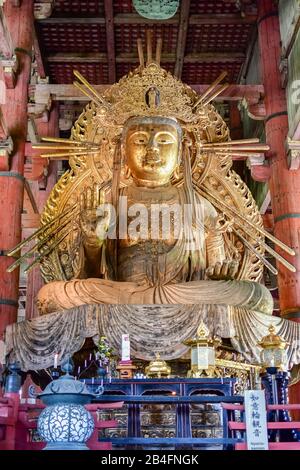 Statue De Kokuuzo-Bosatsu, Salle Daibutsuden, Temple Todaiji, Nara, Honshu, Japon Banque D'Images