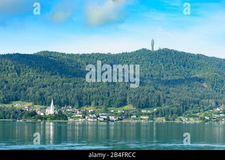 Maria Wörth, lac Wörthersee, église Maria Wörth, tour d'observation Pyramidenkogel à Kärnten / Carinthie, Autriche Banque D'Images