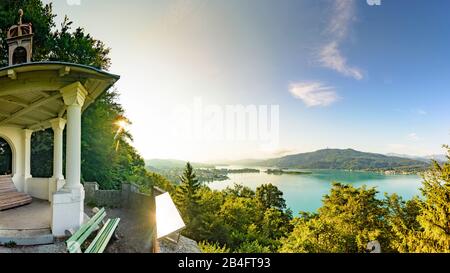 Pörtschach am Wörther See, lac Wörthersee, vue de Hohe Gloriette à Pörtschach, Maria Wörth, tour d'observation Pyramidenkogel, montagne Karawanken à Kärnten / Carinthie, Autriche Banque D'Images