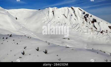 Vue sur le cottage Schlapoldalm à Fellhorn en hiver, Oberstdorf, Oberallgäu, Bavarian Swabia, Bavière, Allemagne Banque D'Images