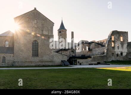 Estland, Westküste, Kurat Haapsalu, Bischofsburg, Haapsalu Linnus, Abendlicht Banque D'Images