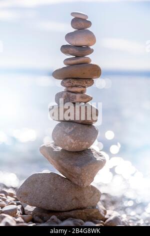 Pile de galets sur la plage de Stara Baska, île de Krk, Kvarner Bay, comté de Primorje-Gorski Kotar, Croatie Banque D'Images