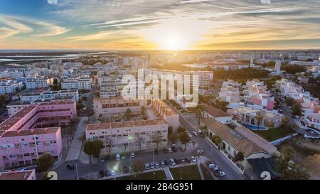 Antenne. Vue depuis le ciel, les rues Alto Santo Antonio, de la ville de Faro Banque D'Images