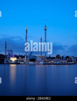 Vue sur l'eau au parc d'attractions Gröna Lund, Stockholm Banque D'Images