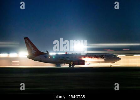 Aéroport international de DŸsseldorf, DUS, avion au décollage, Corendon Airlines, Banque D'Images