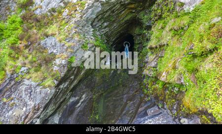 Ancienne carrière de Slate et grotte avec statue de la Vierge Marie, île Valentia, Irlande Banque D'Images