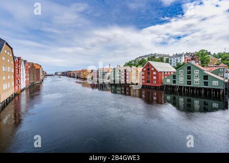 Entrepôts, bâtiments historiques, à Nidelva, Trondheim, Norvège, Scandinavie, Europe Banque D'Images