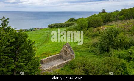 Vue aérienne de l'église médiévale de Raheen-A-Cluig à Bray, comté de Wicklow, Irlande Banque D'Images