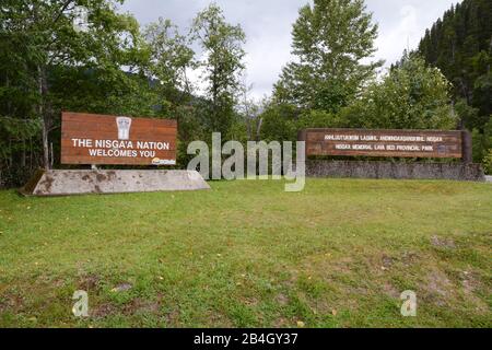Le signe de bienvenue au parc provincial de la première nation Nisga'a Memorial Lava Bed dans le nord de la Colombie-Britannique, au Canada. Banque D'Images