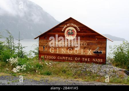 Le signe de bienvenue au village de Gingolx, une communauté de la première nation Nisga'a dans la vallée de la rivière Nass, dans le nord de la Colombie-Britannique, au Canada. Banque D'Images