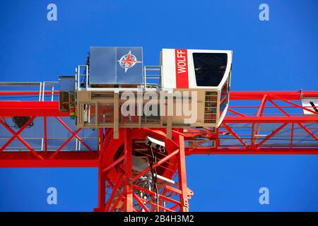 Gros plan de la cabine du conducteur sur une grue de tour de chantier à Tucson, Arizona Banque D'Images