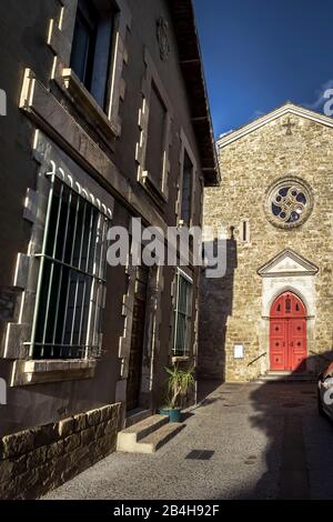 Kirche Saint Pierre aux Liens à Leshne. Im XIII / XIV Jahrhundert im gothischem Erbaut. Banque D'Images