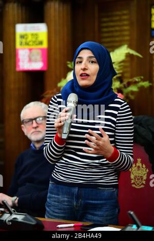 Londres, Royaume-Uni. 6 mars 2020. Le Président Nahella Ashraf, militante Antiraciste De Longue Date et militante des droits des femmes de Manchester, de la veille au racisme, accueille les hôtes Contestant l'environnement hostile et le racisme. La démocratie romantera sa propre loi avec Jeremy Corbyn qui étiquetera le Brexit un emploi volant européen, un violoniste migrant, des terroristes musulmans, une alimentation musulmane, africaine/noire est criminel ou un violoniste, Chinois le #coronavirus et laisser les réfugiés se noyer à Islington Town Hall le 6 mars 2020, Londres, Royaume-Uni. Crédit: Capital Photo/Alay Live News Banque D'Images