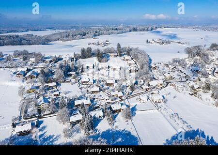 Dorfen à Icking, enregistrement de drone, Haute-Bavière, Bavière, Allemagne Banque D'Images