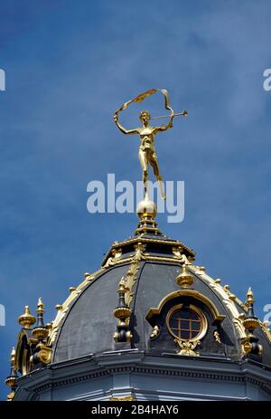 Europe, Belgique, Bruxelles, Vieille Ville, Grand Place, Grote Markt, Maison du Roi, Maison des Boulangers, dôme, figure dorée avec bandérole Banque D'Images