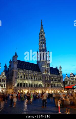 Europe, Belgique, Bruxelles, Vieille Ville, Grand Place, Grote Markt, Hôtel De Ville, Gothique, Touristes, Soirée Banque D'Images