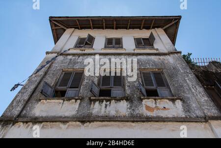 Destination Tanzanie, Ile de Zanzibar: Impressions de Stone Town, le plus ancien quartier de Zanzibar City, la capitale de l'Etat tanzanien de Zanzibar. Façade de maison. Banque D'Images