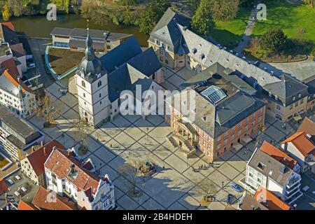 , centre ville de Detmold avec église Erloeserkirche et mairie de Marktplatz, 22.04.2013, vue aérienne, Allemagne, Rhénanie-du-Nord-Westphalie, est Westphalie, Detmold Banque D'Images