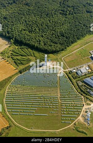 , Centrale solaire thermique avec tour solaire expérimentale à Juelich, 16.08.2013, vue aérienne, Allemagne, Rhénanie-du-Nord-Westphalie, Juelich Banque D'Images