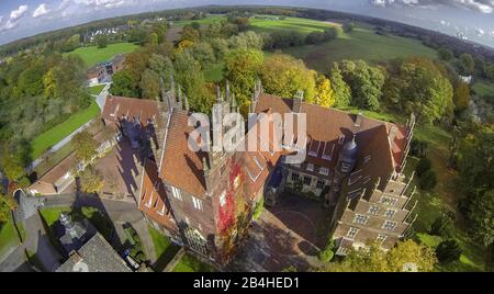 , Château de l'eau et ancien Château des Chevaliers Heessen dans le quartier Heessen, 24.10.2013, vue aérienne, Allemagne, Rhénanie-du-Nord-Westphalie, région de la Ruhr, Hamm Banque D'Images