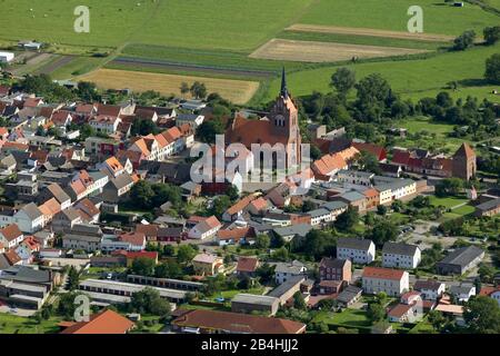 , ville d'Usedom avec l'église Sainte-Marie, vue aérienne, 11.08.2012, Allemagne, Mecklembourg-Poméranie occidentale, Usedom Banque D'Images