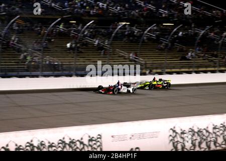 Newton Iowa, 20 juillet 2019 : course de nuit 14 Tony Kanaan sur piste de course pendant la course de l'Iowa 300 Indycar. Banque D'Images