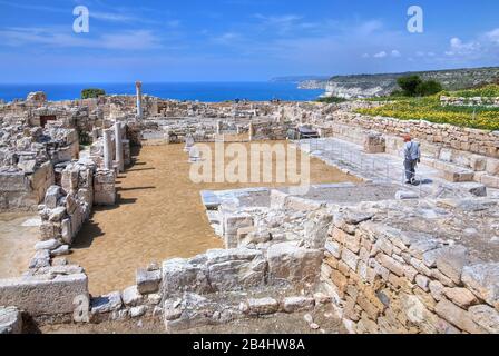 Agora au-dessus de la falaise dans le site archéologique antique Kourion près de Limassol, côte méditerranéenne, Chypre Banque D'Images